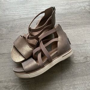 EILEEN FISHER Star Strappy Sandal In Earth metallic shine Sz 6 comfy platform